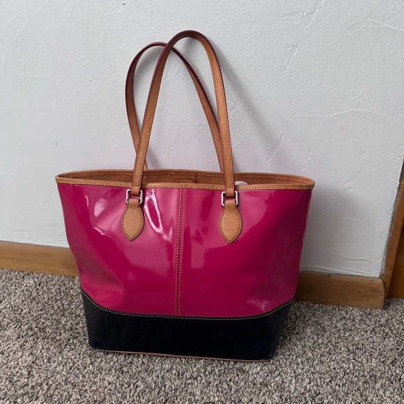 Dooney & Bourke pink and navy blue patent leather tote Medium Size - Picture 14 of 14